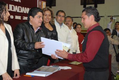 En Ecatepec se forman ciudadanos libres para la operación política y de gobierno, dijo JLGC